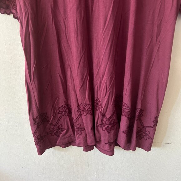 Logo Lori Goldstein Short Sleeve Top Womens Large Purple Keyhole Embroidered - Picture 2 of 8